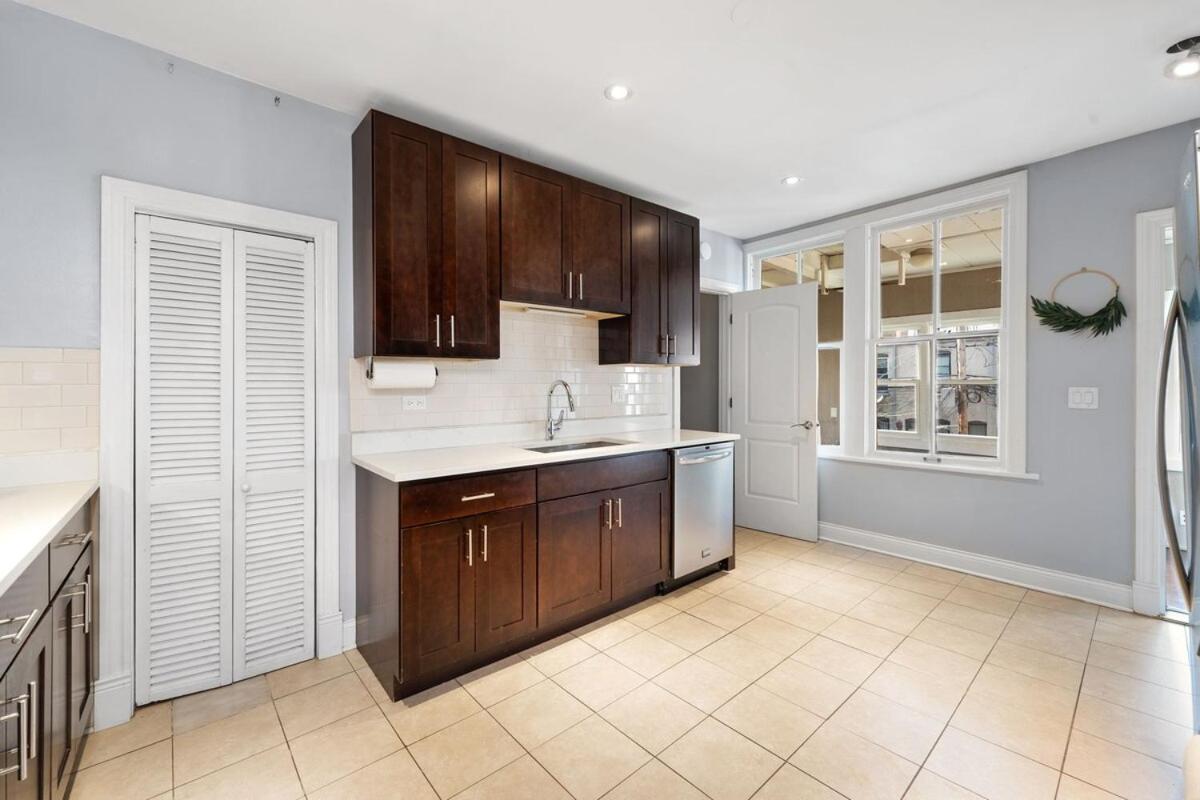Stylish 2Br Urban Retreat In River West شيكاغو المظهر الخارجي الصورة